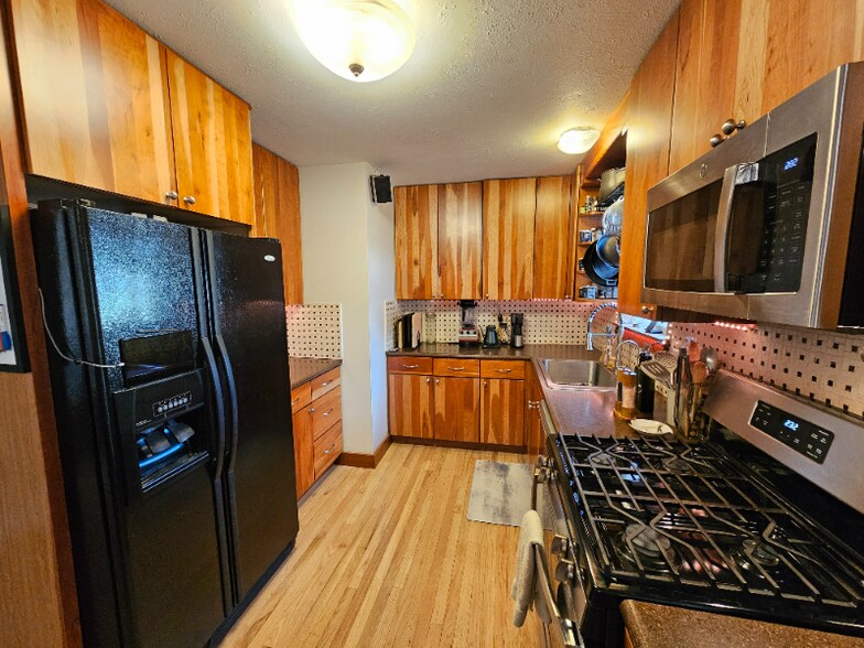 Building Photo - 880 35th St