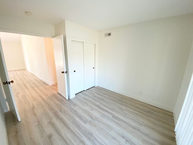 Building Photo - Amazing Pet friendly Anaheim home!