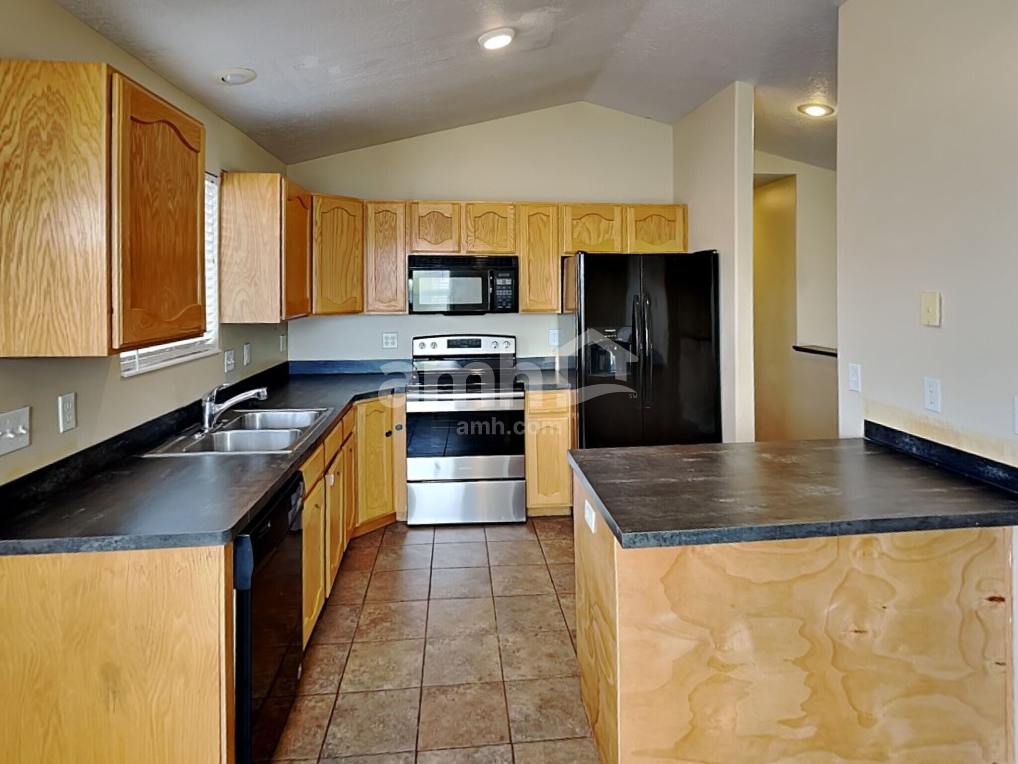 Building Photo - 451 W 225 N