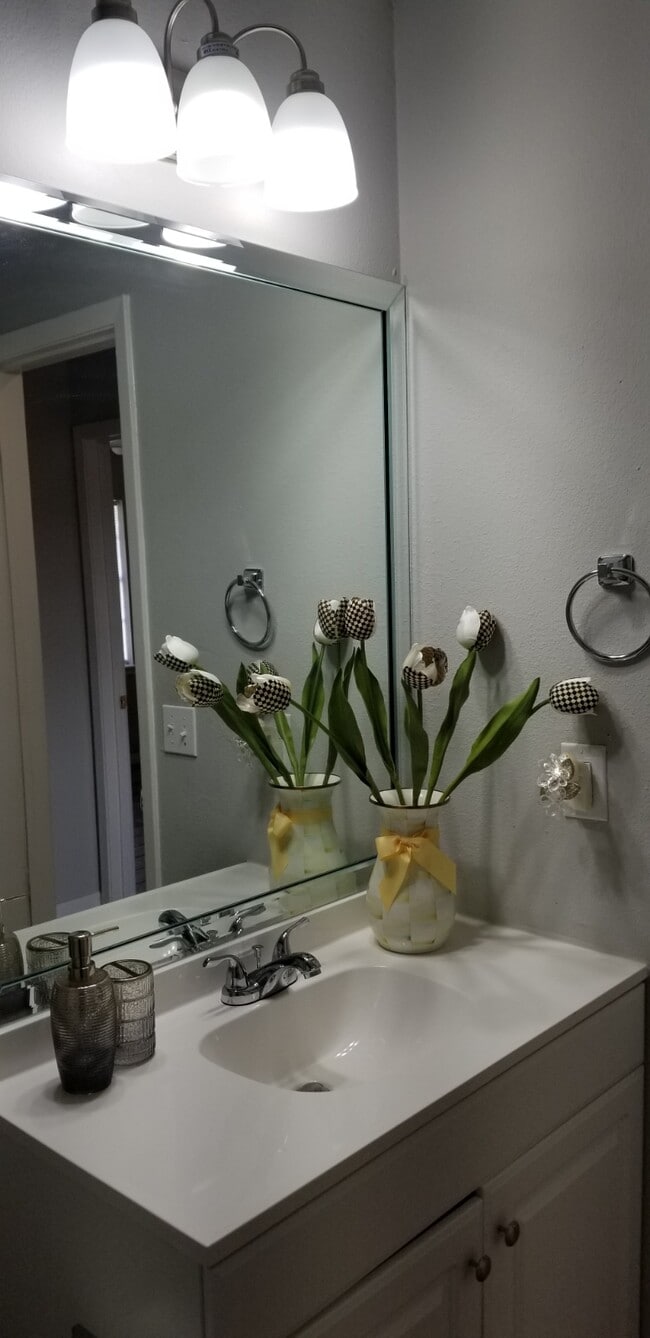 Building Photo - 2905 Highland Ave