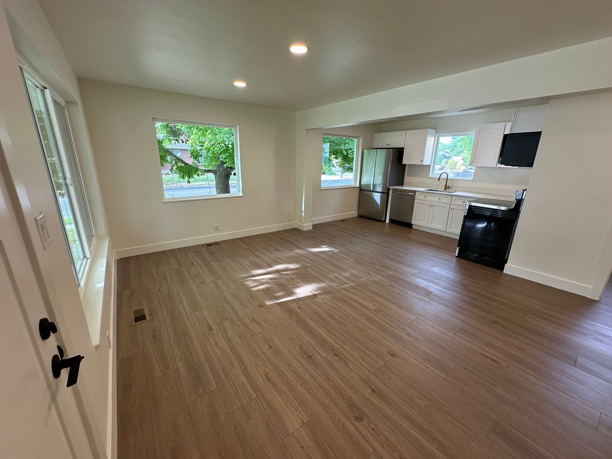 large open floorplan - 2161 S Nowell Cir