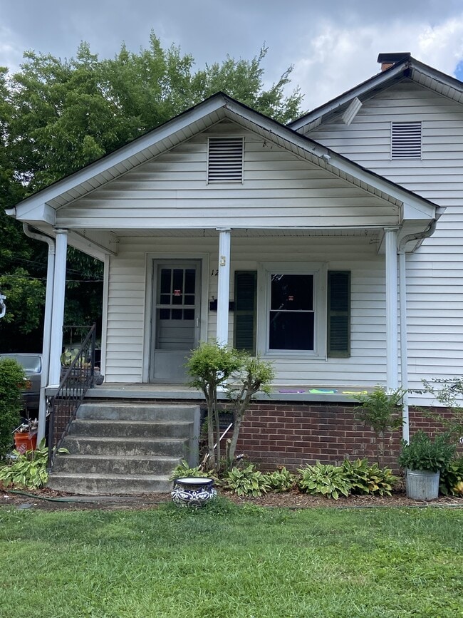 Building Photo - 120 Freeze Ave NW