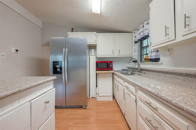 Building Photo - 2520 Richmond St