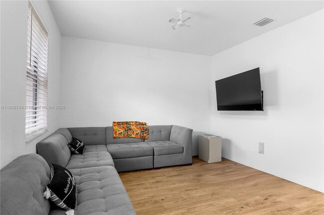 Building Photo - 1434 SW 54 Ave