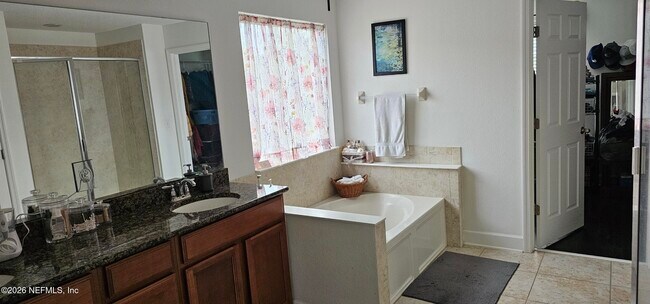 Building Photo - 178 Carrier Dr