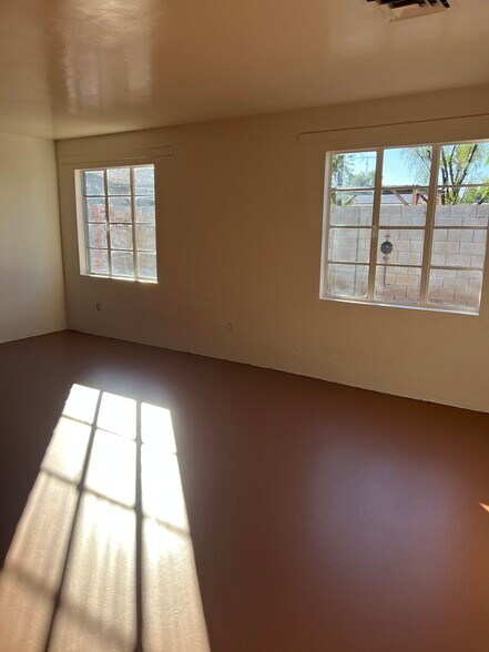 Building Photo - 336 S Roosevelt St