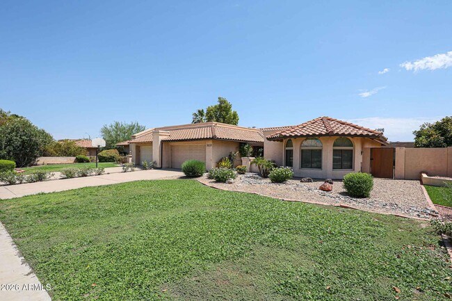 Building Photo - 3233 E Desert Cove Ave