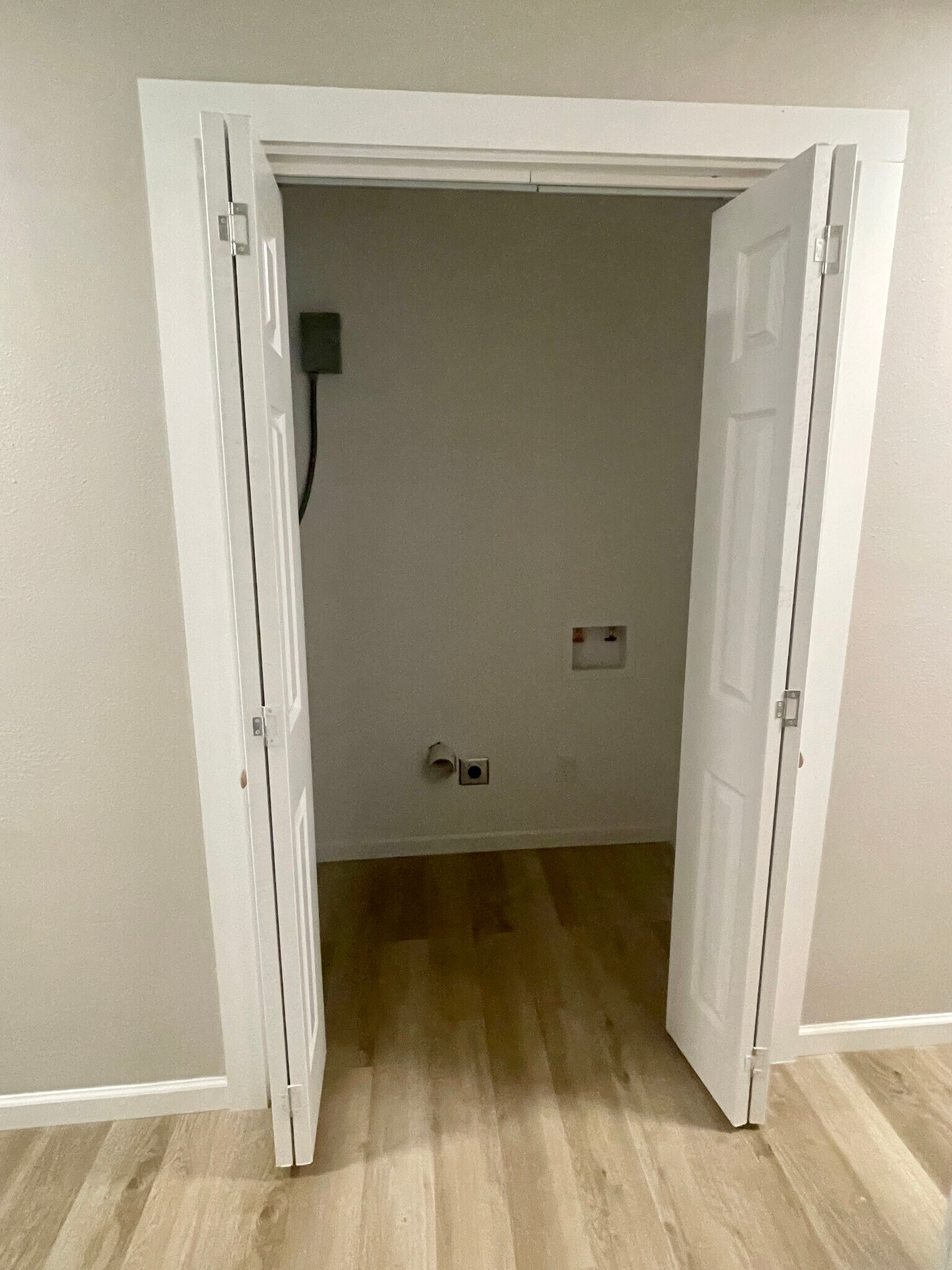 Laundry Closet - 1829 Wood Ave