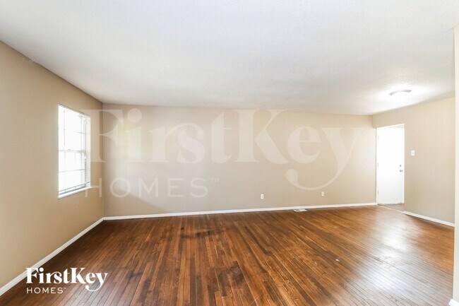 Building Photo - 2030 E Humes Ln