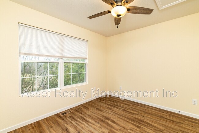 Building Photo - 923 Warrior Hill Dr