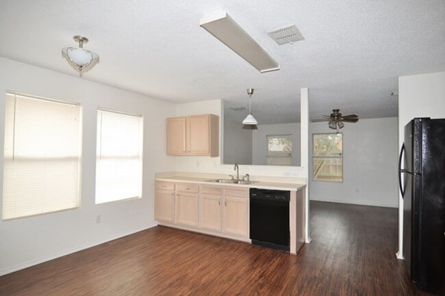 Building Photo - 2971 Celian Dr