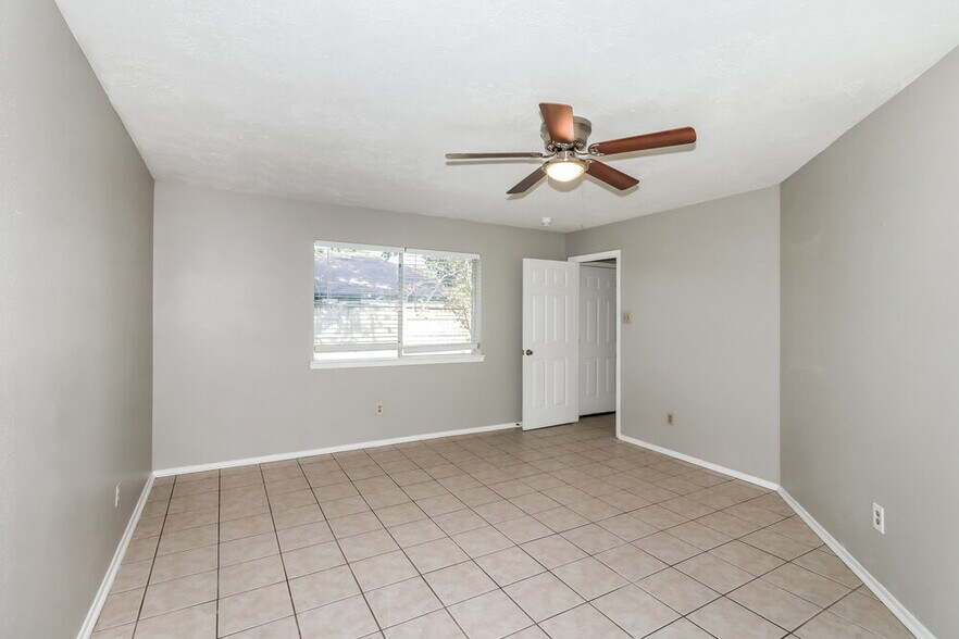 Building Photo - 10111 King Ranch Ln