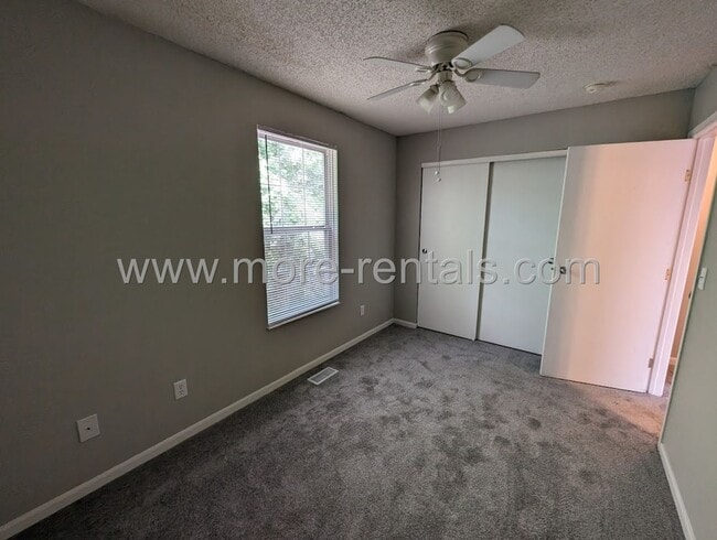 Building Photo - Remodeled condo in Hilliard Schools