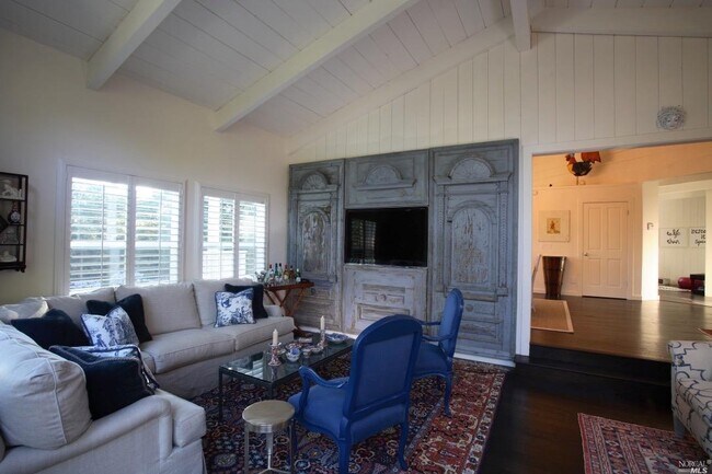 Building Photo - 419 Dry Creek Rd