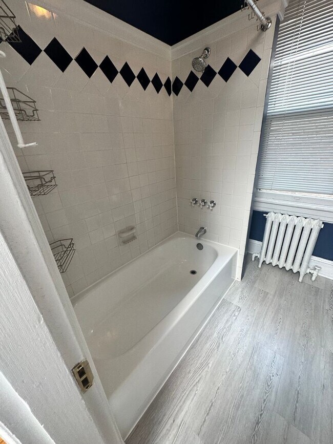 Building Photo - 809-809-809-802 King St