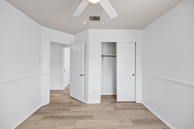 Building Photo - 8703 Cretys Cove