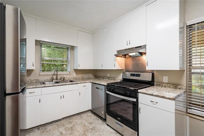 Building Photo - 321 Thornhill Cir
