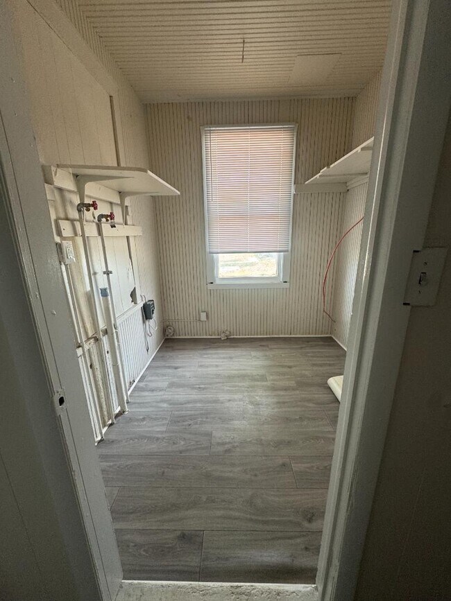 Building Photo - 925 W Buffalo St