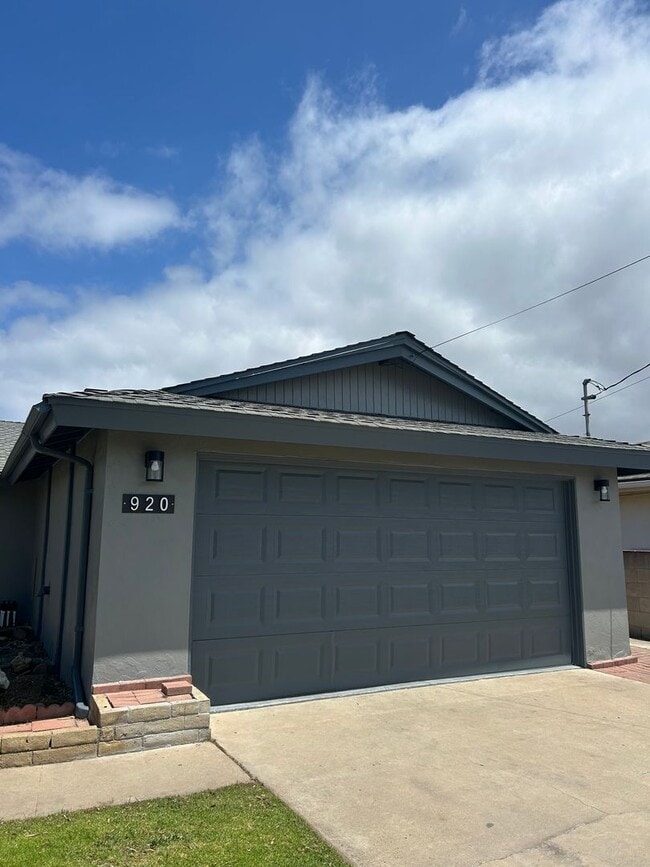 Building Photo - 4 BR/2 BA House