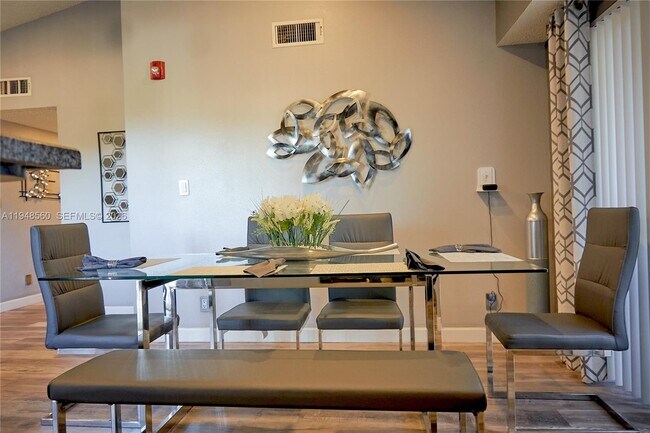 Building Photo - 7610 Westwood Dr