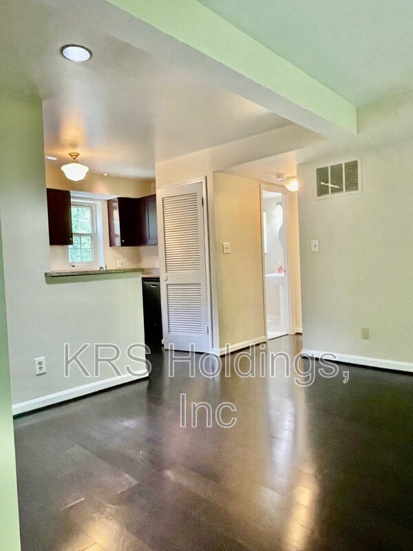 Building Photo - 1305 E Abingdon Dr
