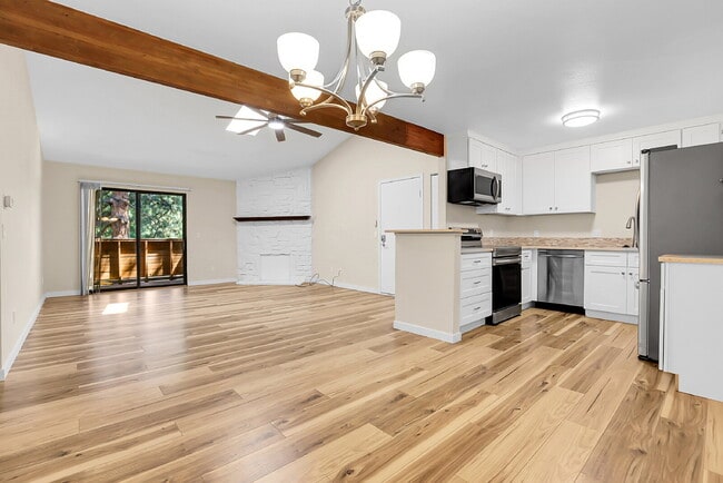 Building Photo - $1,995 - 2 Bed, 2 Bath Condo in Lakewood w...