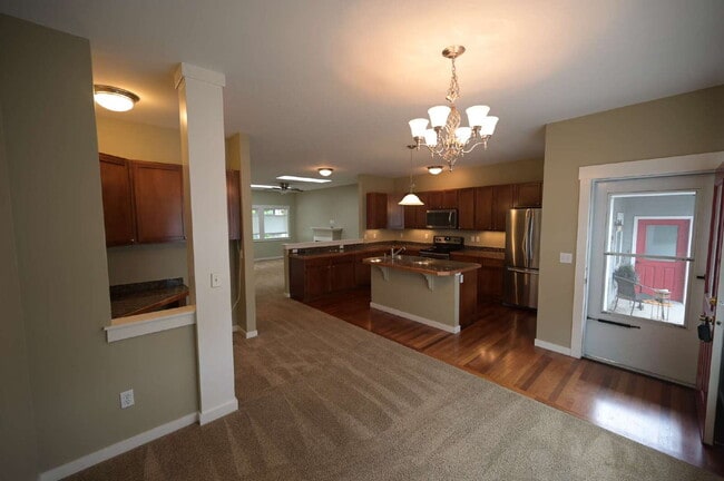Building Photo - 2 bed 2 bath 2 car garage, in Sequim