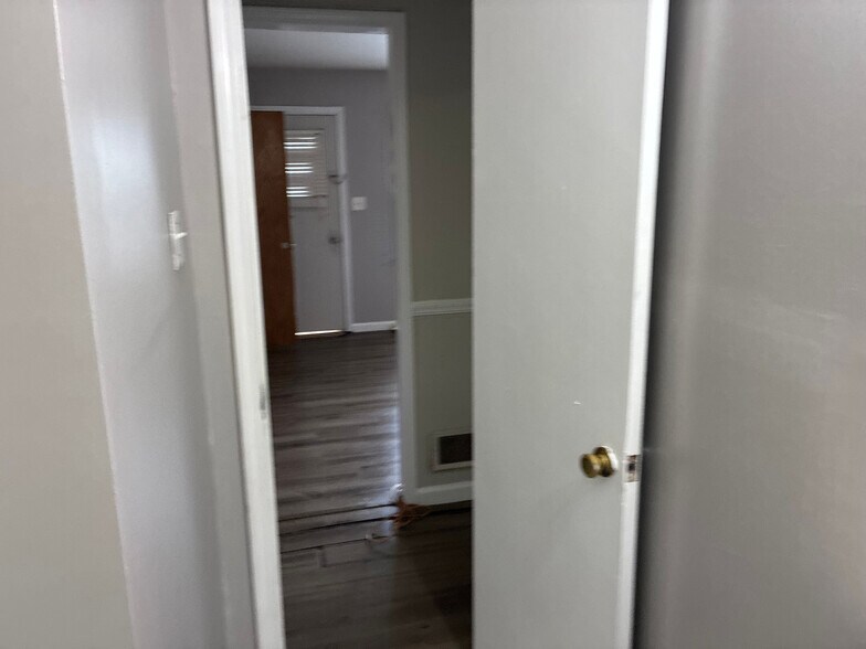 Building Photo - Room in House on Batiste Garden Cir