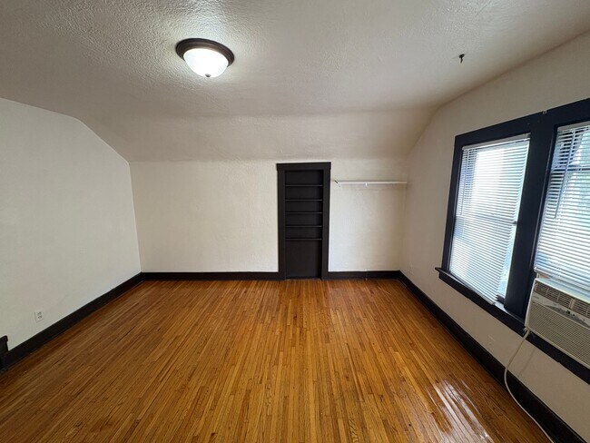 Building Photo - 1526 S 23rd St