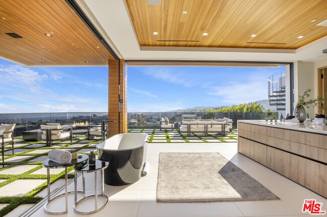 Building Photo - 1033 Somera Rd