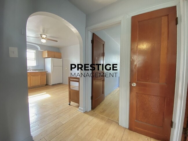 Building Photo - Spacious 2BD Apartment With Den