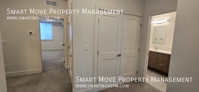 Building Photo - 3213 S Shadywood Way