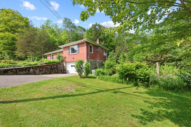 Building Photo - 98 Aetna Ave