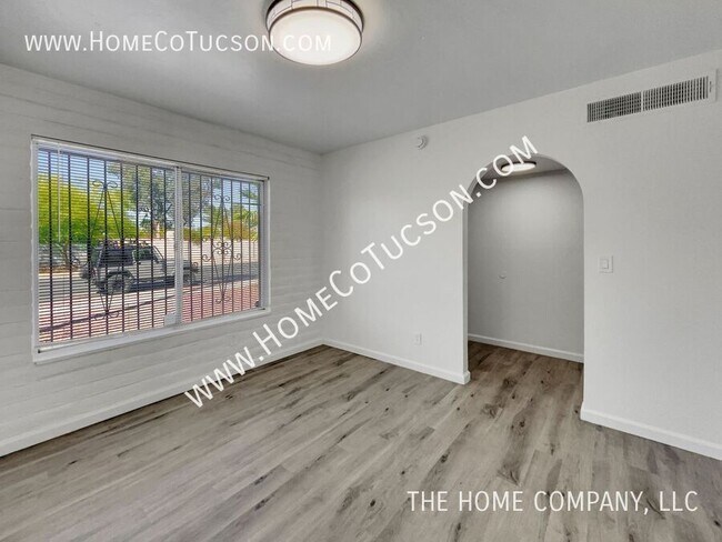 Building Photo - 3512 S Chesin Dr