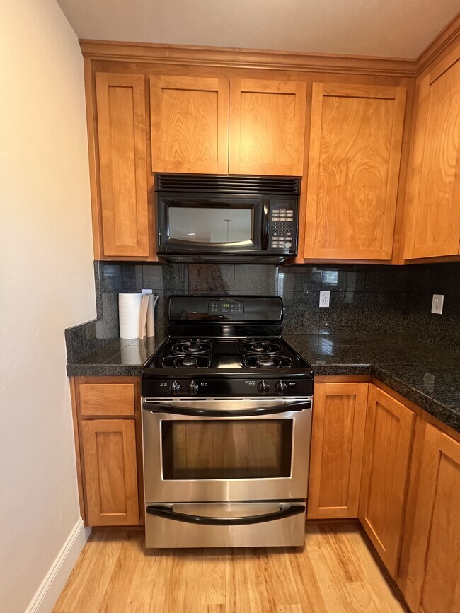 Building Photo - 612 Chief Kelly Dr