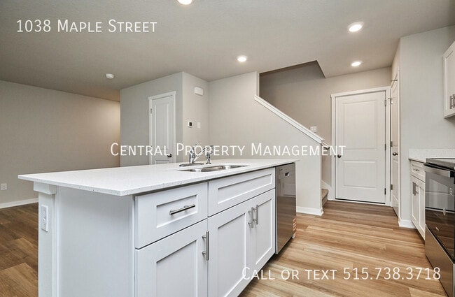 Building Photo - 1038 Maple St