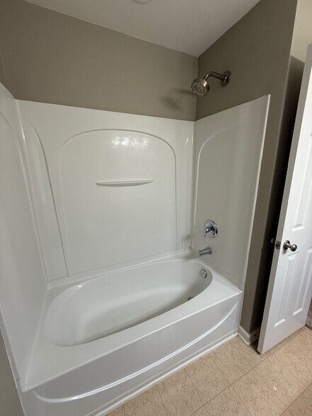 Building Photo - 853 Jarman Dr