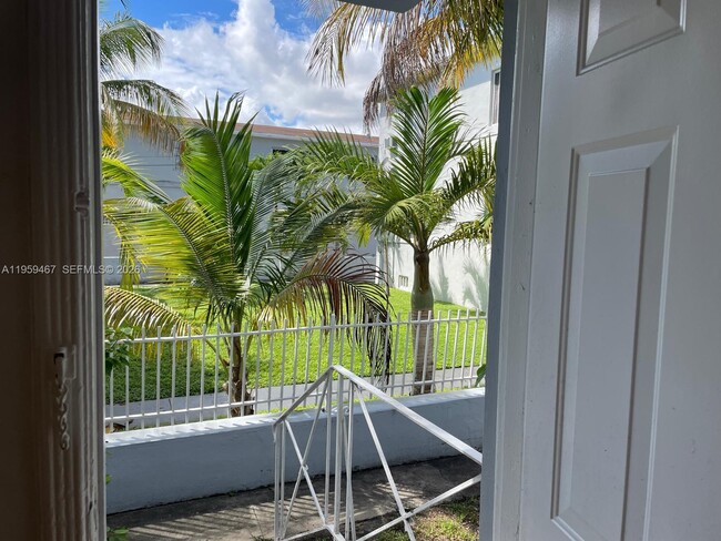 Building Photo - 530 SW 10th St