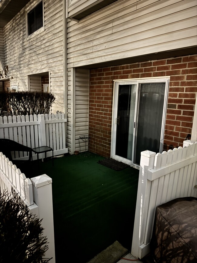 Building Photo - 4310 Hyde Park