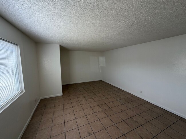 Building Photo - 311 E McElhany Ave