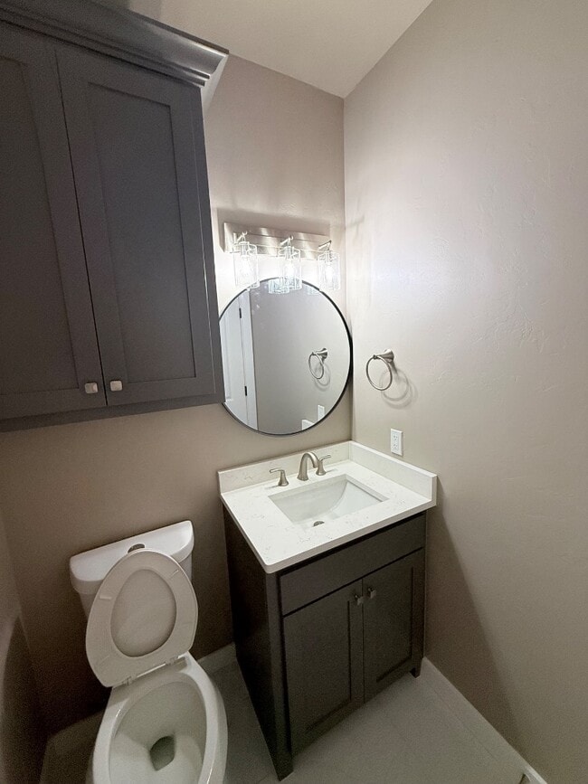 Building Photo - 621 Abadan Dr