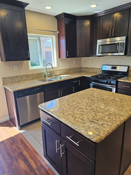 Building Photo - 6649 Cleon Ave