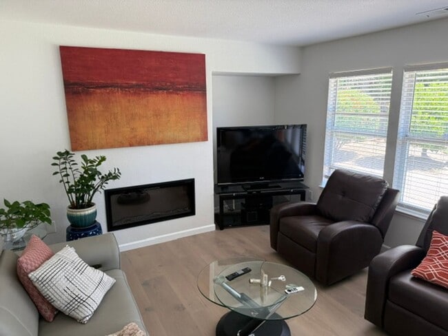 Building Photo - Pleasanton’s Windsor Community 4 bed / 2.5 bath,  Great schools, close to Downtown