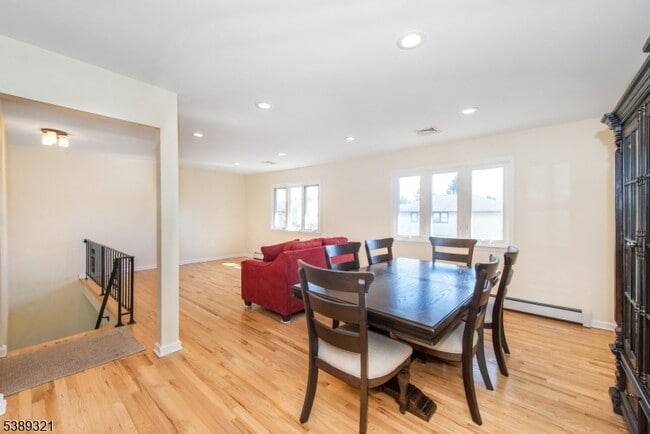 Building Photo - 11 Roehrs Dr