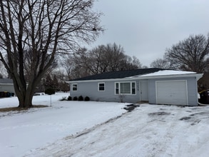 Building Photo - 1415 Hackberry Ln