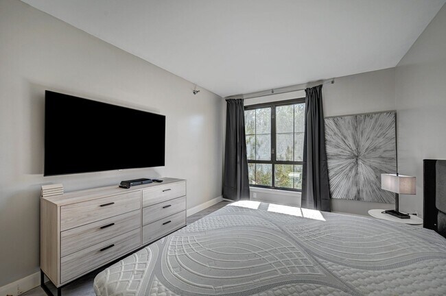 Building Photo - 1 Bedroom Furnished Condo in Lake Las Vegas
