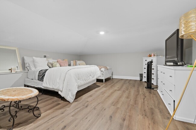 Building Photo - 4 Central Ave