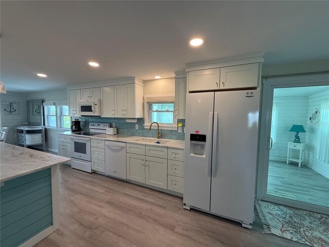 Building Photo - 637 Los Altos