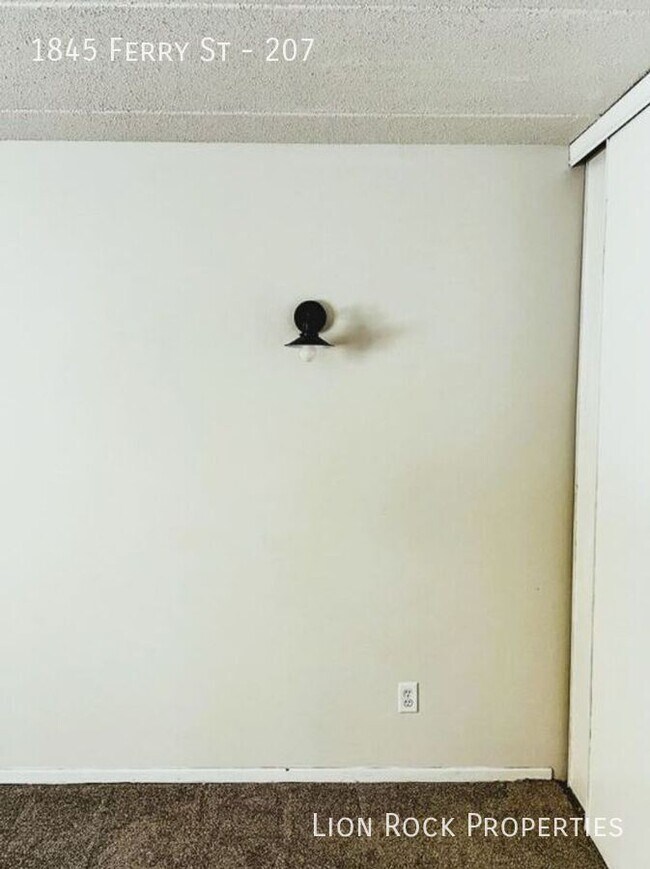 Building Photo - 1845 Ferry St