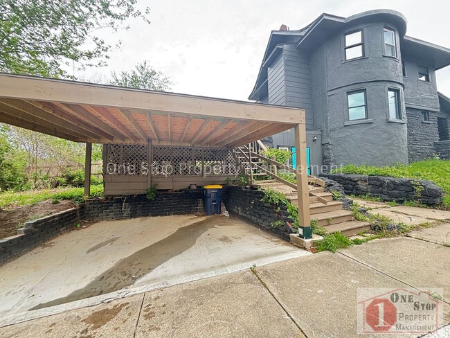Building Photo - Beautiful 6 Bedrooms and 1